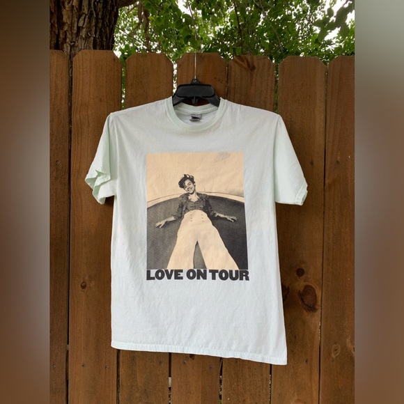 Vintage "Love on Tour" Harry Styles T-shirt size Medium. - Picture 1 of 7